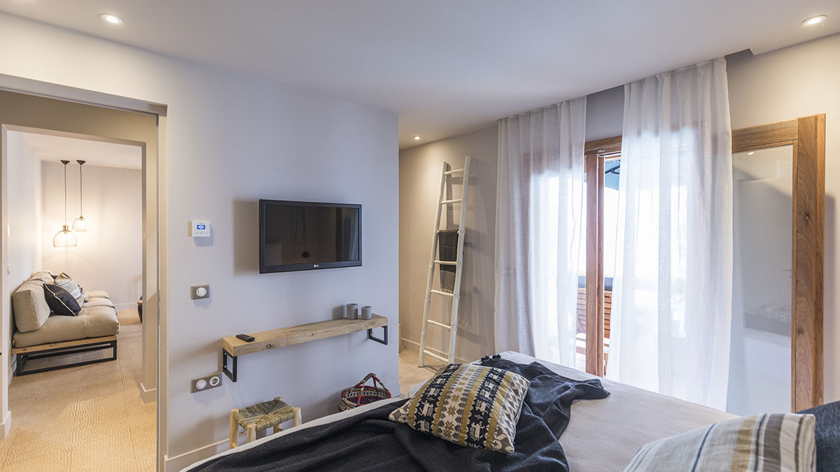 Two Bedroom Seafront Villa with Private Pool